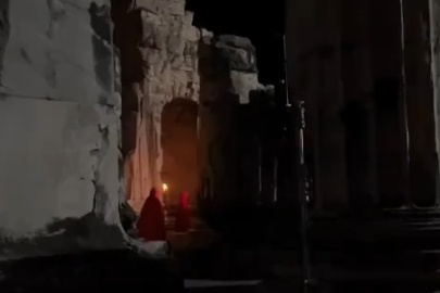 Kırmızı pelerinli grup sosyal medyayı salladı