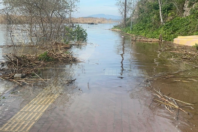 Uluabat Gölü Eskikaraağaç’ı vurdu: Avrupa Leylek Köyü sular altında
