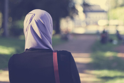 Akademisyenden başörtüsü hakareti iddiasıyla dava