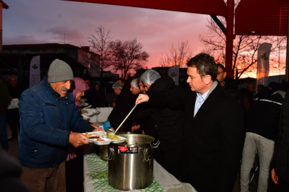 Başkan Erkan Aydın Panayır’da vatandaşlarla gönül sofrasında buluştu
