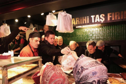 Bursalılar sahurda tarihi meydanda buluştu