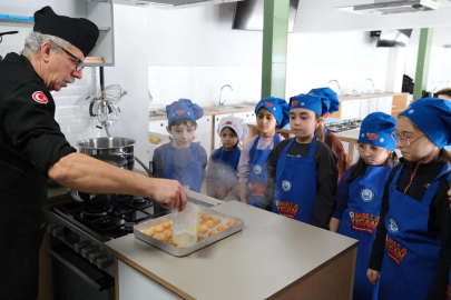 Bursa'da Ramazan tatlıları minik şeflerden