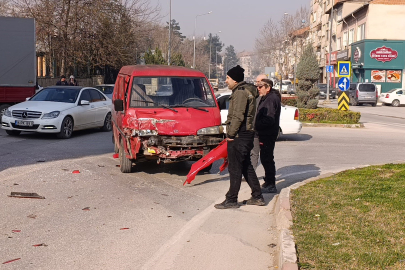 Bursa'da trafik kazası: 3 yaralı