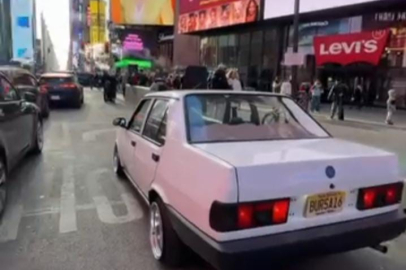 Bursa plakalı otomobil New York sokaklarında