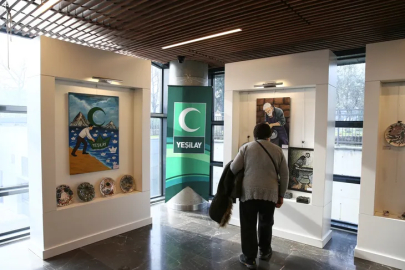 Bursa'da bağımlılıkla mücadele edenlerin eserlerinden oluşan karma sanat sergisi açıldı