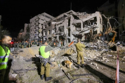 İran'ın füzeleri Demir Kubbe'yi geçti: Tel Aviv'de hasar büyük