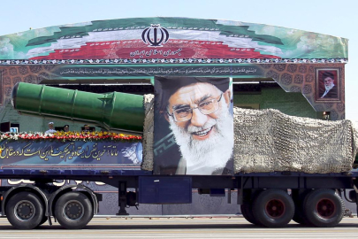 İran: Komşu ülkelerin çıkarlarına saldırmıyoruz, ABD'nin tesislerine ve üslerine saldırıyoruz