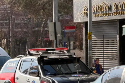 30 saniyede altınları alıp kaçtılar