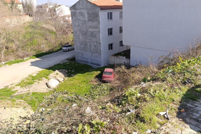 Bursa'da freni boşalan otomobil şarampole uçtu: Baba ve oğlu yaralandı