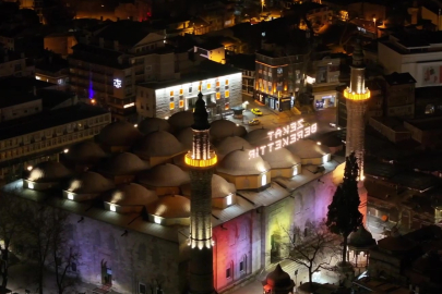 Bursa Ulu Cami'nin mahyası değişti
