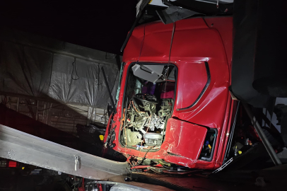 Bursa'da tırlar çarpıştı: 1 kişi hayatını kaybetti