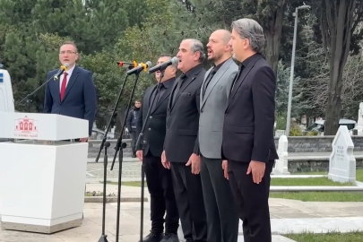 İstiklal Marşı'nın yazarı Mehmet Akif Ersoy, İstanbul'da kabri başında anıldı