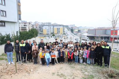 Nilüfer'de minikler doğa için fidan dikti