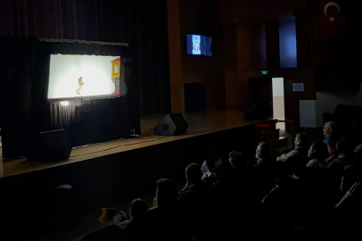 "Karagöz'e İş Ardına Düş" perde oyunu Bursa'da sahnelendi