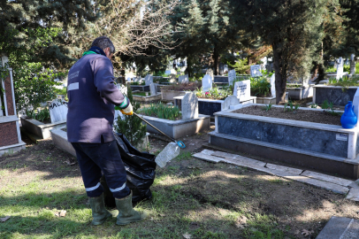 Bursa'da şehitlik ve mezarlıklar bayrama hazır
