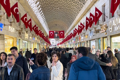 Bursa Kapalı Çarşı'da bayram hareketliliği