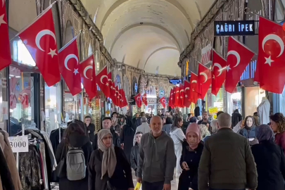 Bursa Kapalı Çarşı'da bayram hareketliliği
