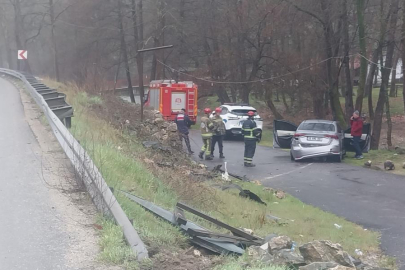 Kontrolden çıkan otomobil alt yola uçtu: 3 yaralı