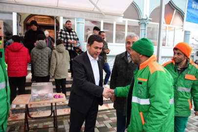 Başkan Erkan Aydın vatandaşlarla bayramlaştı
