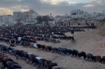 Gazze’de 3 yılın ardından bayram namazı kılındı