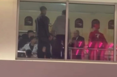 Vatandaşlar sinemada film izler gibi yemek katından kavgayı izledi