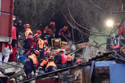 Fatih'te 2 binanın çökmesi sonucu yaralanan 10 kişiden 2'si taburcu edildi