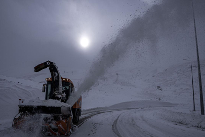 Kar martta geri döndü: 3 ilde 103 yol kapalı