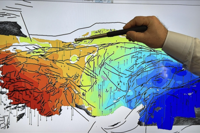 Uzmanlardan dikkat çeken uyarı: "Türkiye ortadan ikiye ayrılabilir"