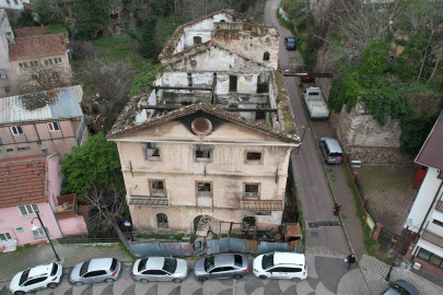 Bursa'da 156 yıllık tarihi bina yangında zarar gördü