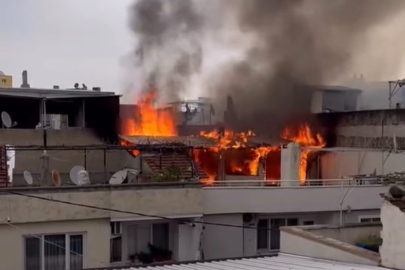 Bursa'da binanın çatısı alevlere teslim oldu