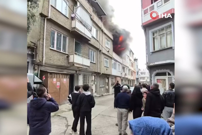 Bursa'da binanın çatısı alevlere teslim oldu