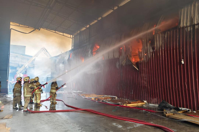 İzmir'de sanayi sitesinde yangın