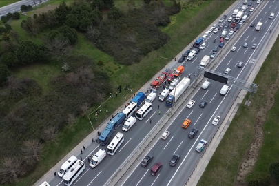 4 cezaevi nakil aracının karıştığı zincirleme kazada 14 kişi yaralandı