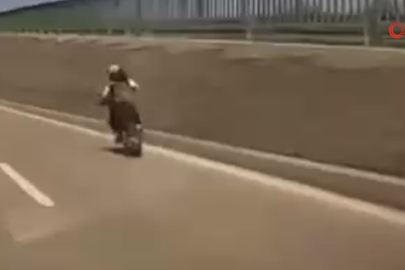 Bursa'da tehlikeli motosiklet şovu kameraya yansıdı