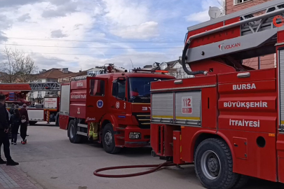 Bursa'da yangın paniği: Dumandan zehirlenen yaşlı kadının durumu ağır