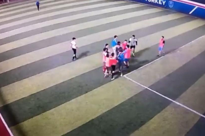 Stres atmak için gittikleri halı saha maçında yumruklar konuştu