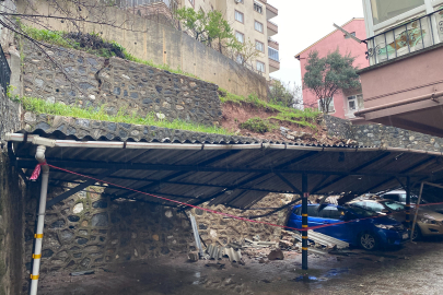 Bursa'da sağanak yağış etkili oldu: İstinat duvarı çöktü