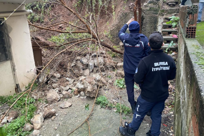 Bursa'da yağış sonrası istinat duvarı çöktü