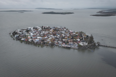 Bursa'da yağışlar etkili oldu: Uluabat Gölü'nün su seviyesi yükseldi