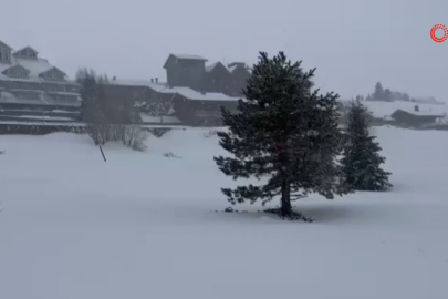 Uludağ'da kar yağışı etkili oldu: Günübirlikçiler zirveye akın etti