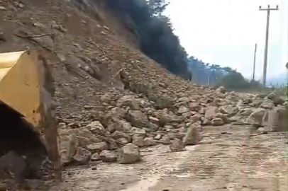 Gemlik-Mudanya yolu heyelan sebebiyle kapandı