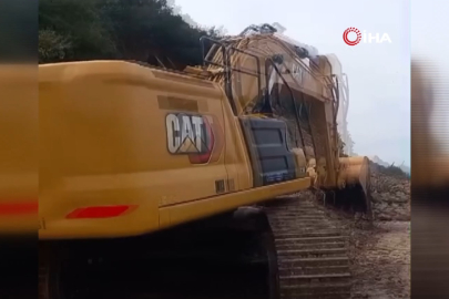 Gemlik-Mudanya yolu heyelan sebebiyle kapandı