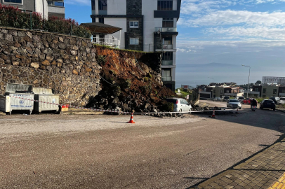 Mudanya'da yağmura dayanamayan istinat duvarı çöktü