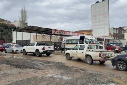Bursa'ya çamur yağdı: Araç sahipleri yıkamacılarda kuyruk oluşturdu