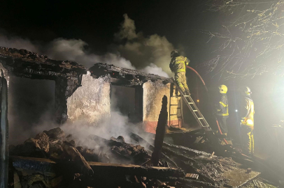 Bursa'da 2 katlı ev alevlere teslim oldu