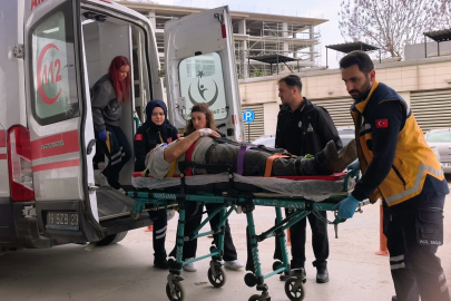 Bursa mobilya atölyesinde çatı çöktü: Usta yaralandı