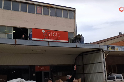 Bursa mobilya atölyesinde çatı çöktü: Usta yaralandı