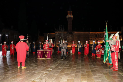 Bursa'nın 700 yıllık destanı ışık gösterisiyle anlatıldı