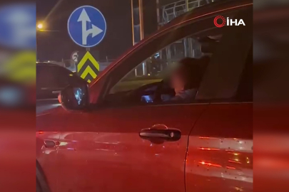 Bursa'da kucağında çocukla araç kullanan sürücüye tepki yağdı