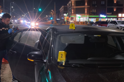 Bursa'da seyir halindeki otomobile yorgun mermi isabet etti